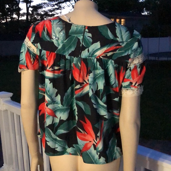 💚 GENEVE TOP 💚 - Picture 2 of 5